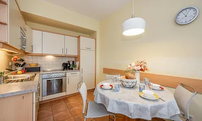 voll ausgestattete Küchenzeile