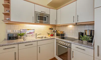 voll ausgestattete Küchenzeile