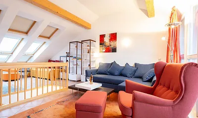 Der gemütliche Wohn- und Schlafbereich in der oberen Etage