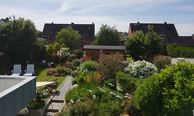 Blick vom Balkon in ein Blütenmeer
