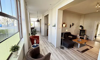 gemütliche Sitzecke mit Sessel