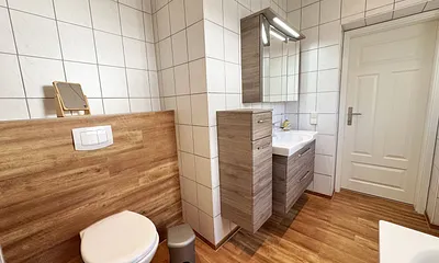 1. Badezimmer mit WC