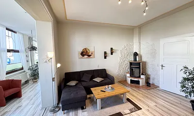 gemütliches Wohnzimmer mit Kamin