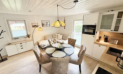 Essbereich mit Stühlen