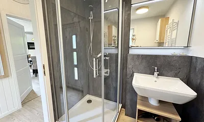 Tageslicht Badezimmer mit Waschbecken