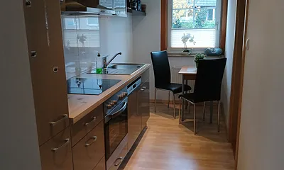 Küchenzeile mit Sitzgelegenheit für 2 Personen