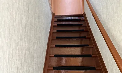 Treppe vom Vorflur in die Ferienwohnung