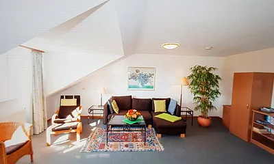 Blick in das Wohnzimmer von der Küche aus