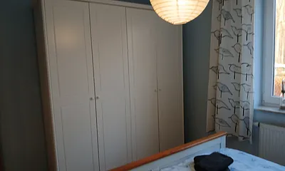 Schlafzimmerschrank mit viel Stauraum