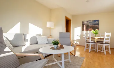 Der helle freundliche Wohnraum