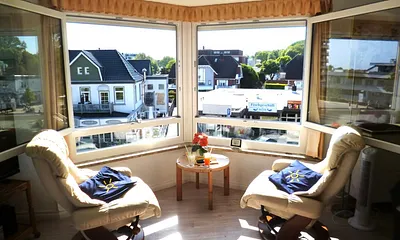 gemütliche Relax-Sessel im Erkerwinkel