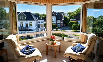 gemütliche Relax-Sessel im Erkerwinkel