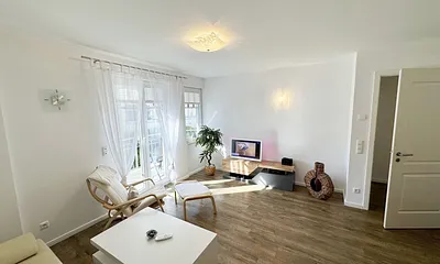 gemütlicher Wohnbereich mit Relax Sessel und TV