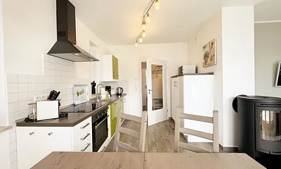 Küchenzeile mit Essbereich