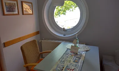 Essecke mit Bullaugenfenster