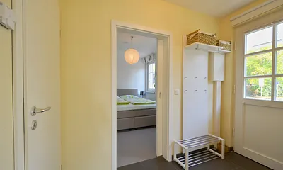 Flur mit Blick aufs Schlafzimmer