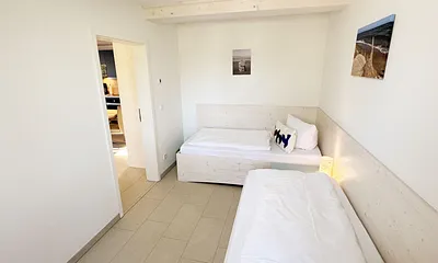 1. Schlafzimmer mit 2 Einzelbetten