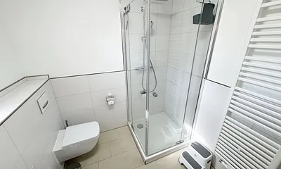 Tageslichtbad mit Regendusche