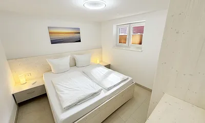 2. Schlafzimmer mit Doppelbett