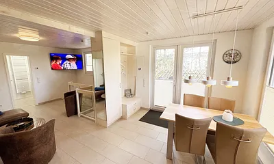 Wohn-Essbereich mit Garderobe