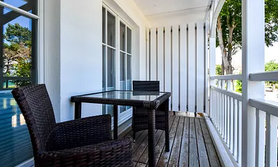 Großer Balkon mit Seeblick