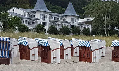 Strand direkt vor dem Seeschloss