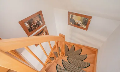 Treppe zu den Schlafzimmern