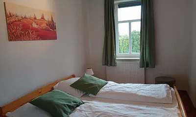Schlafzimmer mit Doppelbett