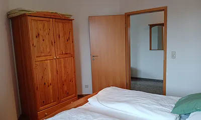 Kleiderschrank im Schlafzimmer