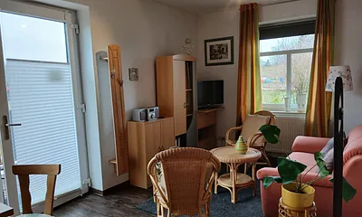 Eingang zur Wohnung mit Couchecke