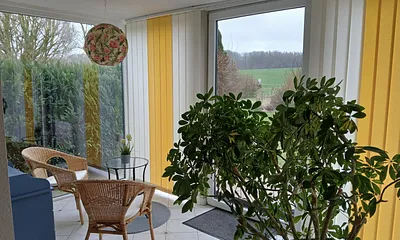 Veranda mit Durchgang zur Terrasse