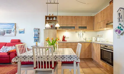 Der offene Essbereich und die Küchenzeile