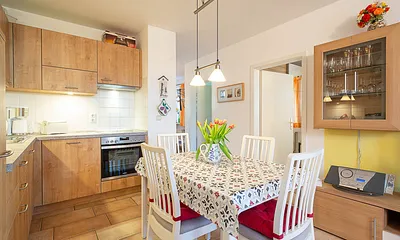 Der offene Essbereich und die Küchenzeile