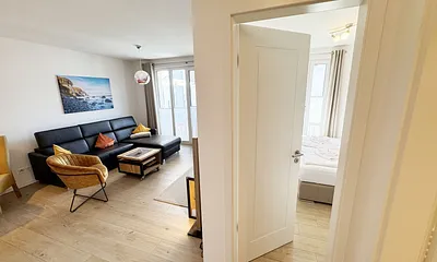 Flurbereich mit Blick in den Wohnbereich