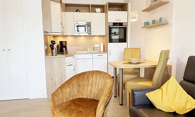 Blick vom Wohnbereich in den Küchenbereich