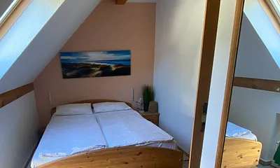 Schlafzimmer mit Doppelbett