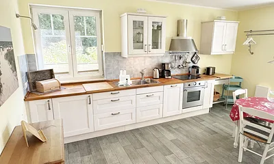 helle modern ausgestattete Küchenzeile