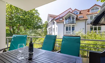Der schöne möblierte Balkon mit Nachmittags- und Abendsonne.