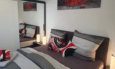 Schlafzimmer mit Doppelbett 
