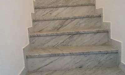 Treppenaufgang zur Wohnung in der 1. Etage