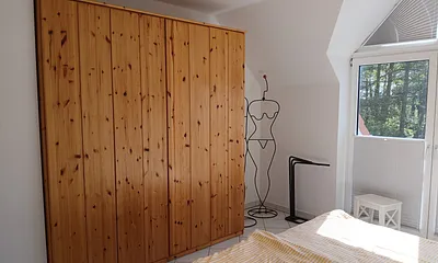 Großer Schrank im Schlafzimmer