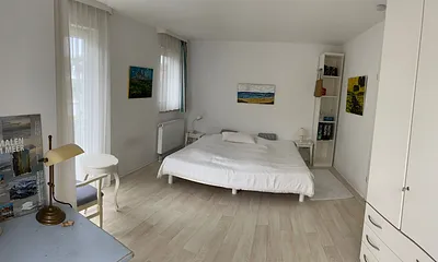 Schlafzimmer mit Doppelbett im 1. OG