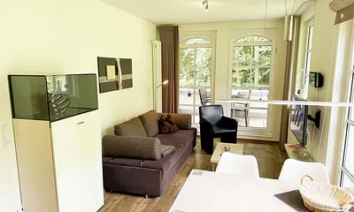 gemütlicher Wohnbereich mit Schlafcouch