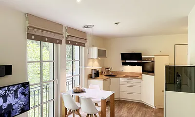 Blick vom Wohnbereich in den Ess-/Kochbereich