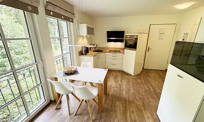 Essbereich mit Stühlen