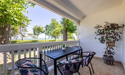 Genießen Sie den schönen Blick vom großen Balkon!