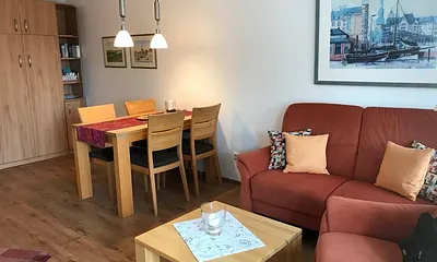 Wohnzimmer - Blick auf Schrankbett