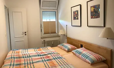 Schlafzimmer mit Doppelbett