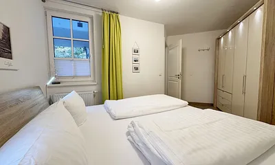 Schlafzimmer mit Doppelbett