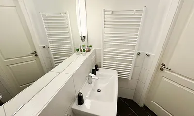 Badezimmer mit Waschbecken